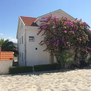 Suz-ana , Trogir Chorwacja