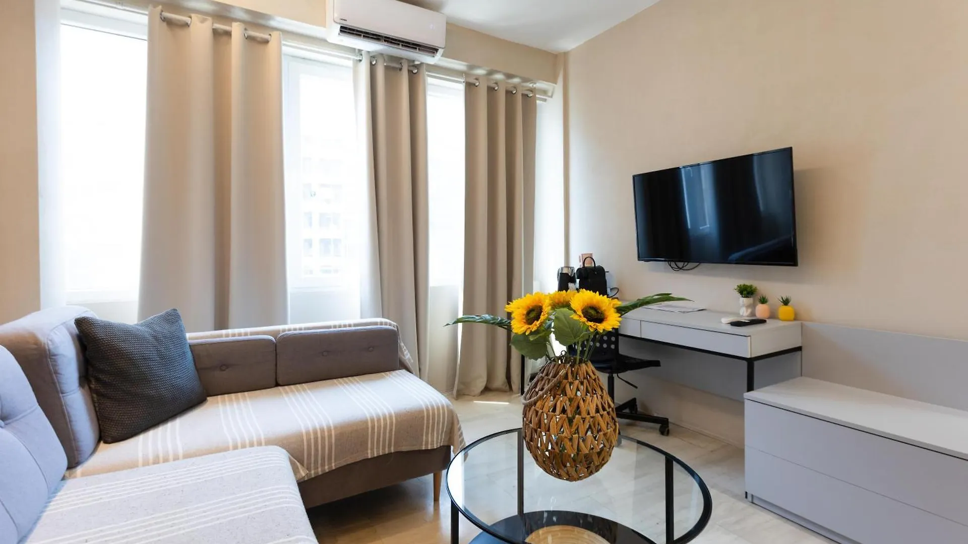 Tsimiski Double Suites #8 塞萨洛尼基