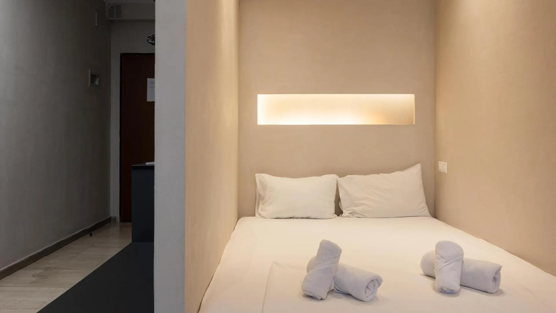 Tsimiski Double Suites #8 塞萨洛尼基 0*,